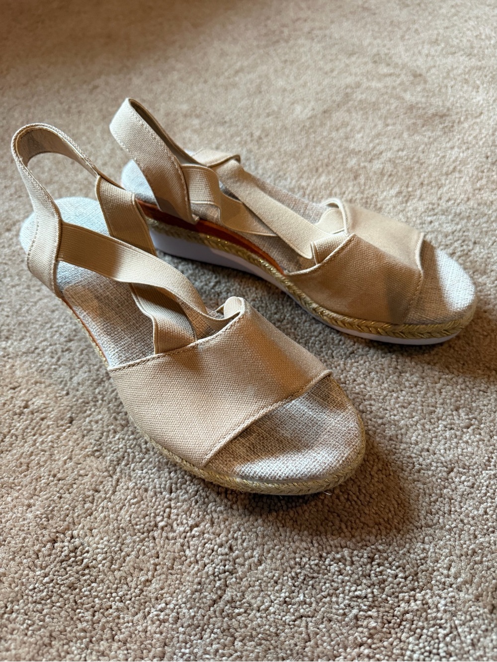 Elastic wedge sandals